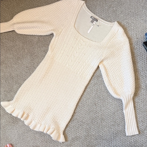 Elegant Cream dress with balloon sleeves - Picture 2 of 4